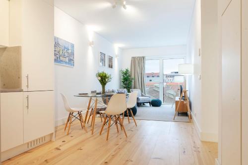 Modern One Bedroom Flat with Kitchen by LovelyStay