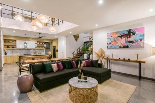 Χώρος καθιστικού στο VILLA SOHO· Luxury & Indulgence - close to FINNS BEACH CLUB