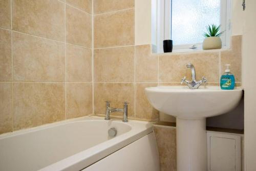 a bathroom with a sink and a bath tub and a sink at Central quiet self check in 1 bedroom apartment up to 4 in Newbury