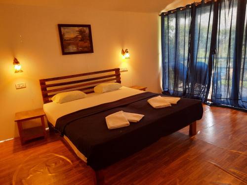 Ein Bett oder Betten in einem Zimmer der Unterkunft BRAMHA COTTAGES