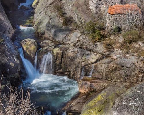 a waterfall on the side of a rocky mountain at Casa 2 Gallos in Ourense