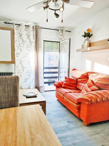 a living room with a couch and a table at Estrella Polar in Tarancón
