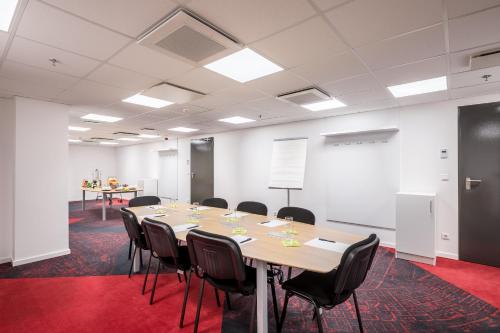 a conference room with a long table and chairs at B&B Hotel Budapest City in Budapest
