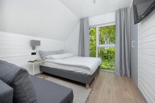 Postel nebo postele na pokoji v ubytování Domki Villa Hoff Resort