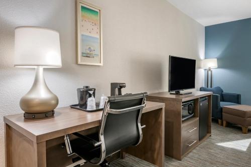 Comfort Inn & Suites Downtown Brickell-Port of Miami Image