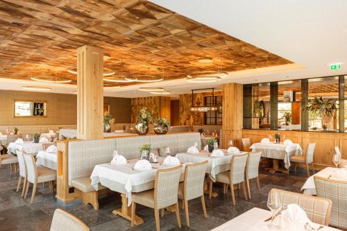 Um restaurante ou outro lugar para comer em Hotel Grünauerhof