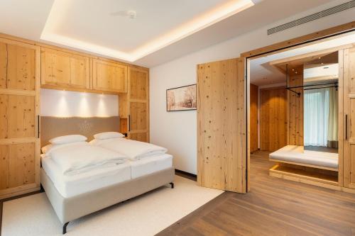 Uma cama ou camas num quarto em Hotel Grünauerhof