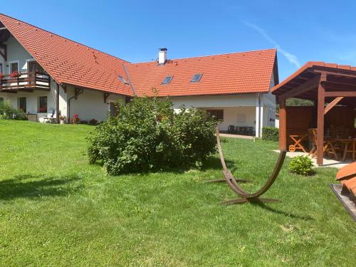 a house with a large hose in the yard at Chalupa Jako doma in Nová Bystřice