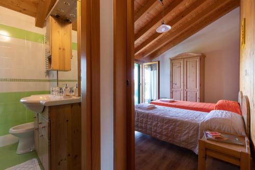 Koupelna v ubytování Agriturismo L'Acero Rosso