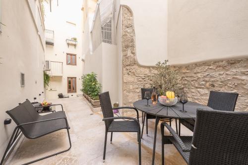 Apollonos 28 Luxury Suites