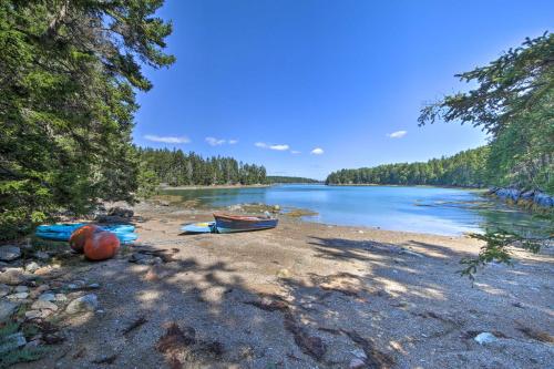 Cozy Cottage on Cat Cove with Wraparound Deck!