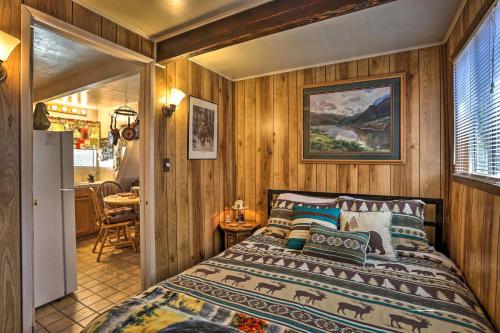 een slaapkamer met een bed in een kamer met houten wanden bij One-Of-A-Kind Couples Getaway Big Bear A-Frame! in Sugarloaf