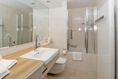 Kylpyhuone majoituspaikassa Appartement-Hotel Seespitz
