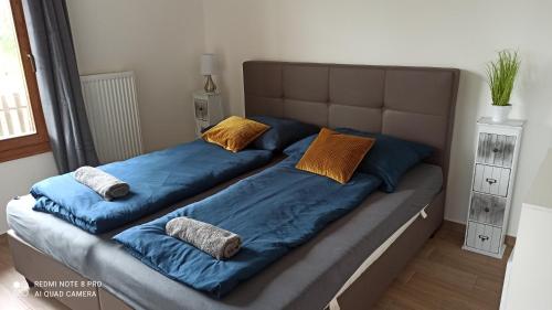 En eller flere senge i et værelse på Vértestolna Vendégház