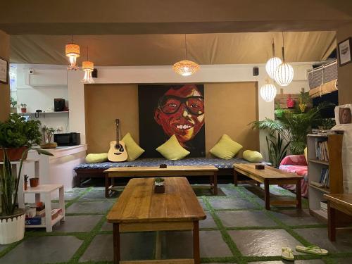 Una cocina o zona de cocina en Mellow Fellow Hostel