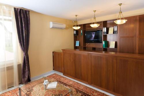 TV a/nebo společenská místnost v ubytování Pension Palazzo