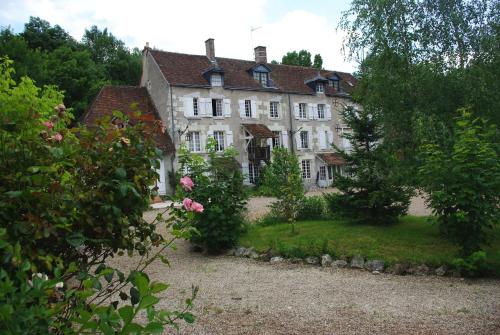Κήπος έξω από το Maison d'hôtes Moulin du Bas Pesé