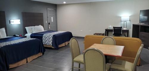 Postel nebo postele na pokoji v ubytování Crescent Park Motel & Suites