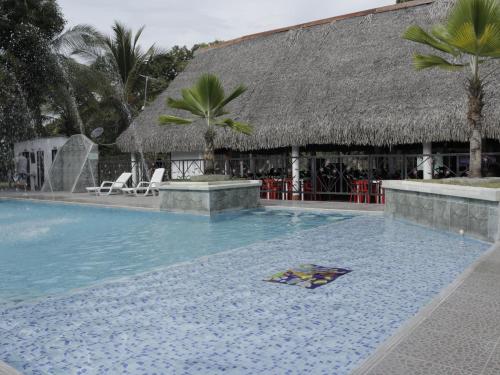 สระว่ายน้ำที่อยู่ใกล้ ๆ หรือใน Villa Palmeras Hotel Campestre