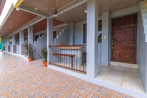a hallway of a house with a wooden door at Hotel Cabinas el Tecal in Uvita
