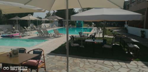 Bazén v ubytování Sausan Hotel nebo v jeho okolí