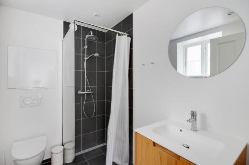 Koupelna v ubytování Sanders Regent - Popular Three-Bedroom Apartment Near Central Square