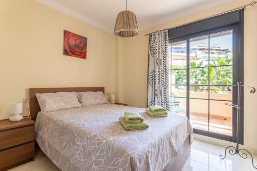 Ένα ή περισσότερα κρεβάτια σε δωμάτιο στο Brisas de Almayate