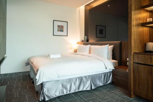 a hotel room with a large white bed in it at Tsang Kuo Resort in Wujie