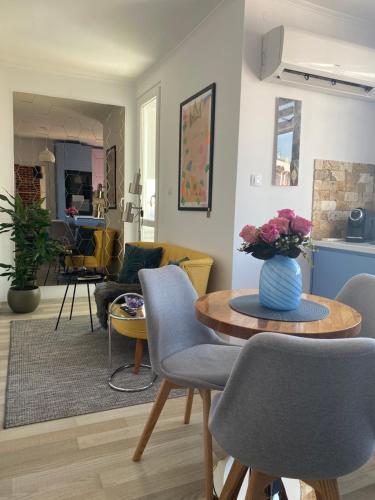 A seating area at Snow Sheep apART - апартамент с две спални