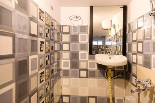 Gallery image of Aakash Rooms and Cottages, in Ooty