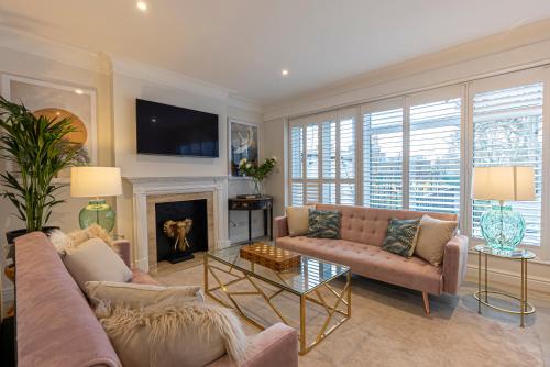 Stunning 3-bed house with roof terrace near Kings Road in Chelsea, London, Londra, Marea Britanie
