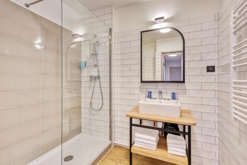 Ванная комната в Appart'City Confort Paris Clichy - Mairie