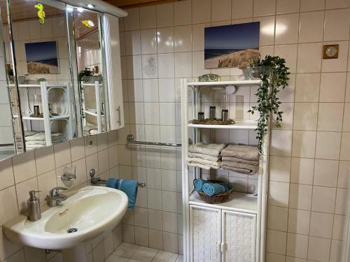 Ένα μπάνιο στο Ferienwohnung Schwarze