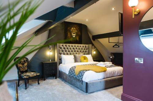 a bedroom with a king sized bed in a attic at Casa Craven by Casa del Artista, 4 Bedroom Designer Home in Skipton