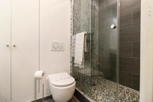 a bathroom with a toilet and a glass shower at CasaViva - Elegante casa con dehors a Camogli in Camogli