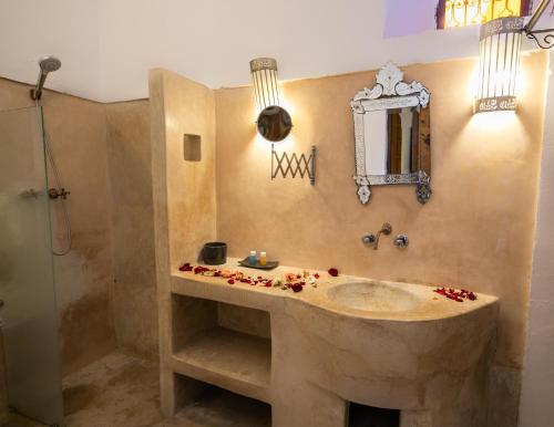 Koupelna v ubytování RIAD LOUDAYA AND SPA
