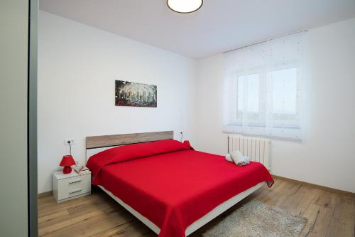 Postel nebo postele na pokoji v ubytování Apartments Lara