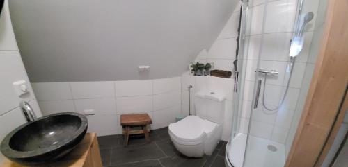 Ett badrum på Gästehaus Sabine