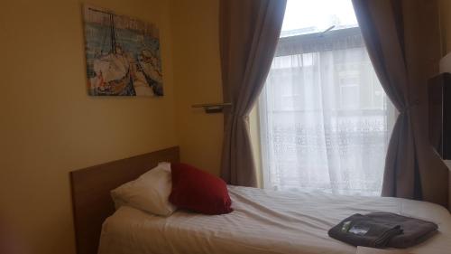 Ένα ή περισσότερα κρεβάτια σε δωμάτιο στο The Beacon Hotel