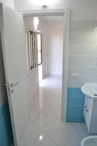 a bathroom with a toilet and a sink at DEPANDANCE SUL MARE in Sperlonga