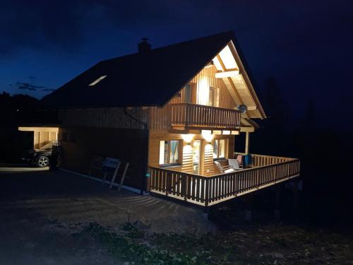 Fotografia z galérie ubytovania Chalet am Skigebiet mit Sauna, Bar, Billard, Carport und Kinderspielzimmer v destinácii Bad Sankt Leonhard im Lavanttal