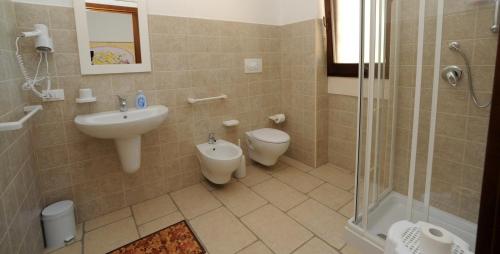 Bilik mandi di masseria LAMA DI GALIZIA