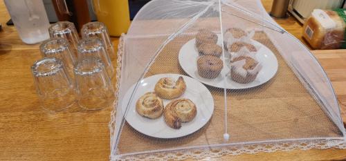 two plates of pastries are on a table at Haus Friedrich in Gosau