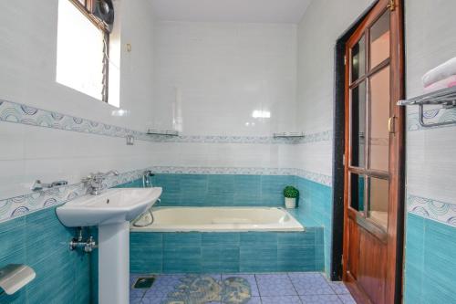 Un baño de Stunning luxury Villa in Goa India