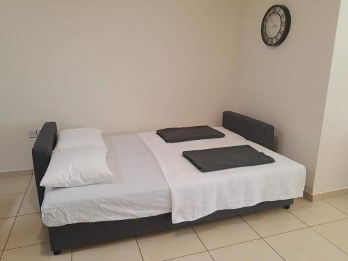 Кровать или кровати в номере Larnaca Xylophagou 2-bedroom apartment with a shaded terrace