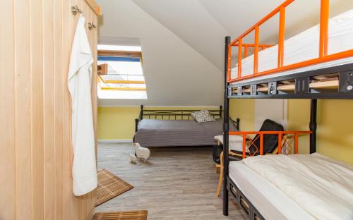 - une chambre avec 2 lits superposés dans l'établissement Deichkieker Whg 17, à Sankt Peter-Ording