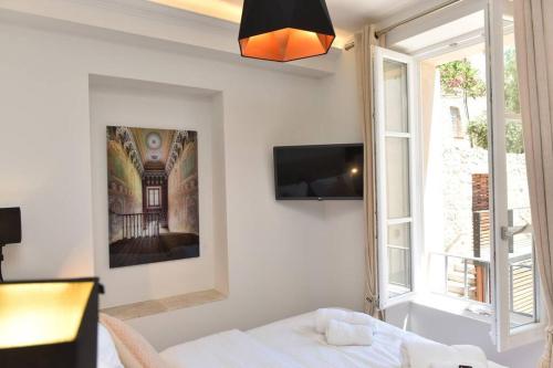 PICASSO by the sea Luxurious design house sea view old Antibes for 6 photo 13