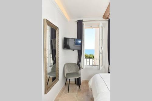 PICASSO by the sea Luxurious design house sea view old Antibes for 6 photo 15