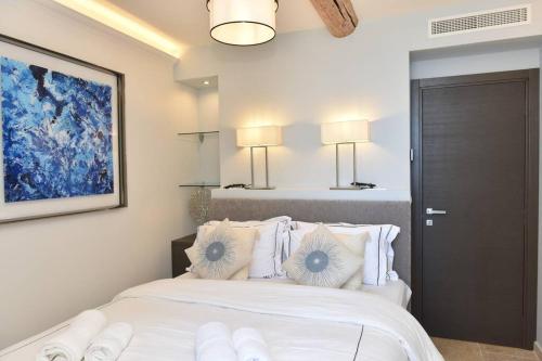 PICASSO by the sea Luxurious design house sea view old Antibes for 6 photo 22