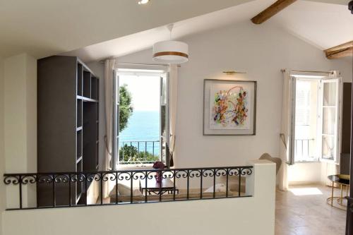 PICASSO by the sea Luxurious design house sea view old Antibes for 6 photo 7